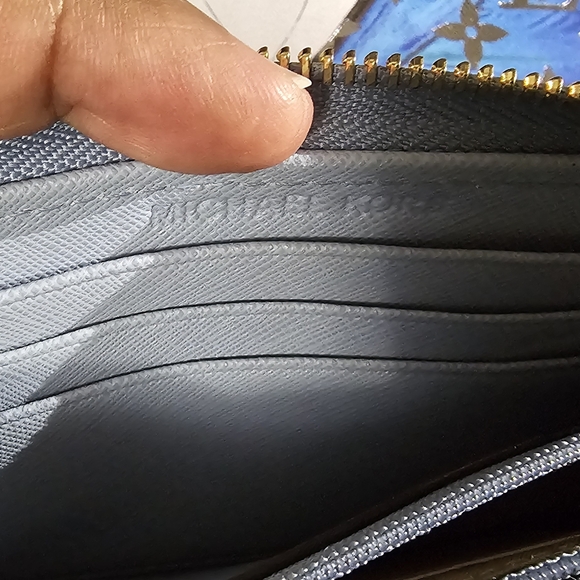 NWT Michael Kors wallet - Picture 6 of 10